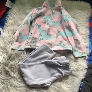 Place little girl hot outfit size XS /4T